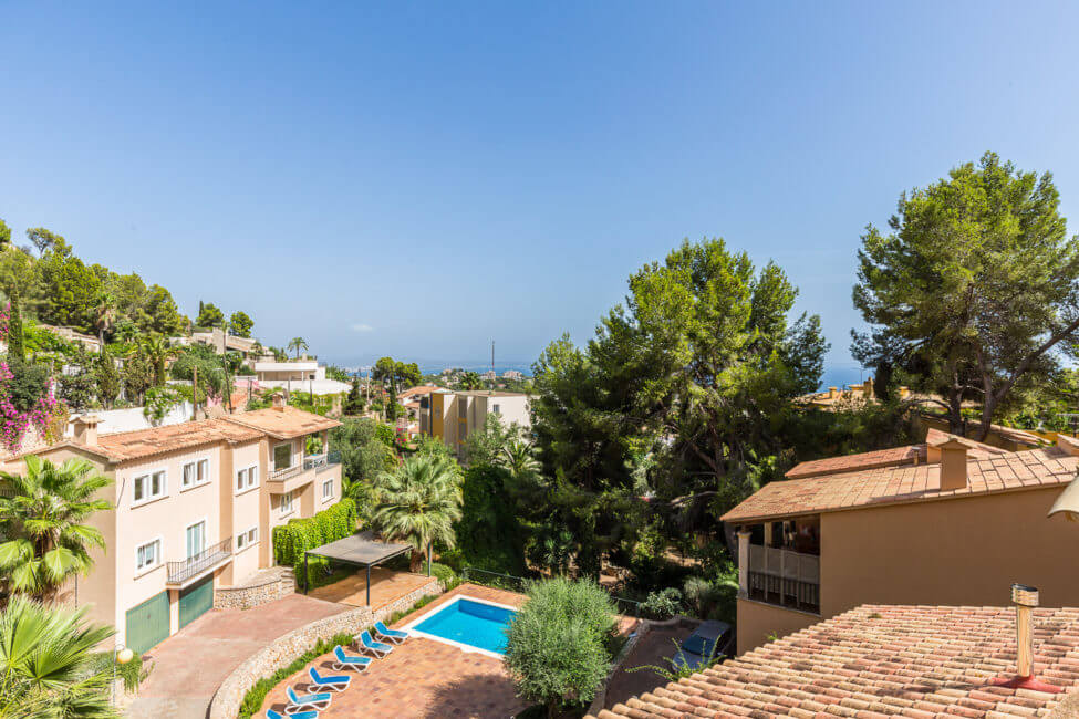 Schöne Villa mit Teilmeerblick und Gemeinschaftspool in Genova
