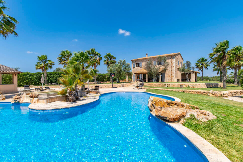 Grossartige Finca mit Pool und Ferienvermietungslizenz in Santanyi