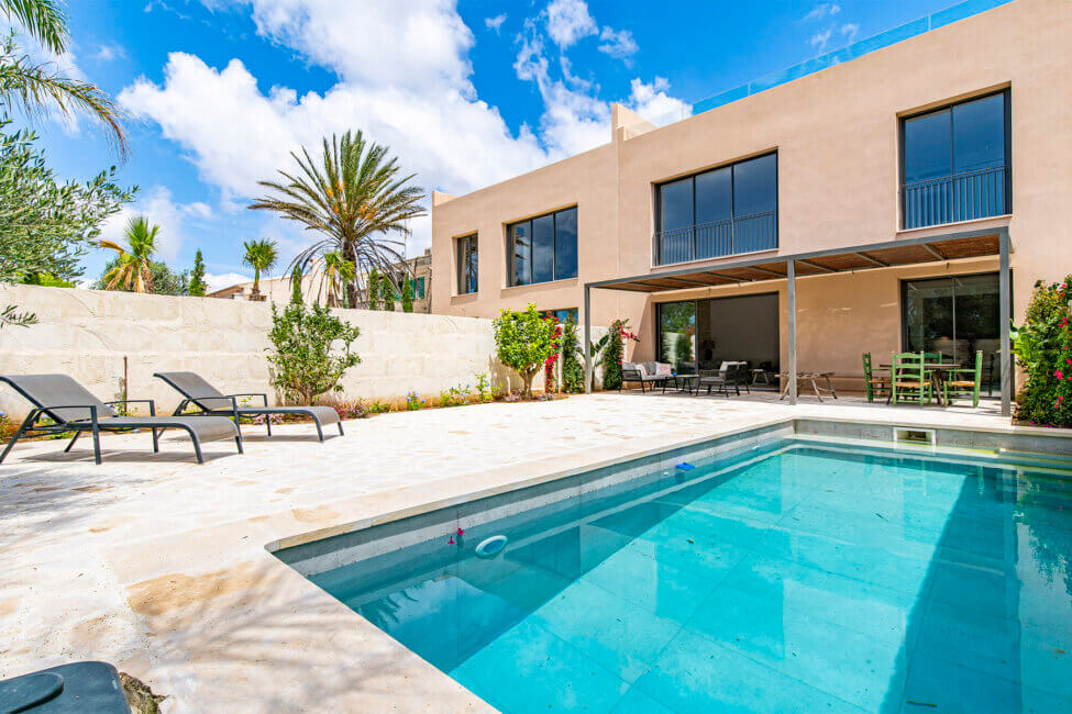 Exklusives Neubau-Reihenhaus mit Panoramablick und Pool in Ses Salines