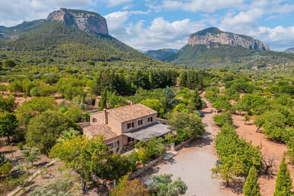 Renovierungsbedürftige Finca mit 9.6 ha Land in ruhiger Lage bei Alaro