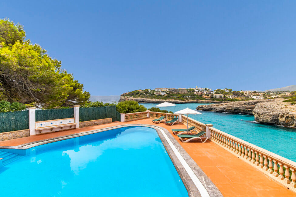 Schöne Villa in 1. Meereslinie mit Ferienlizenz in der Nähe von Porto Cristo