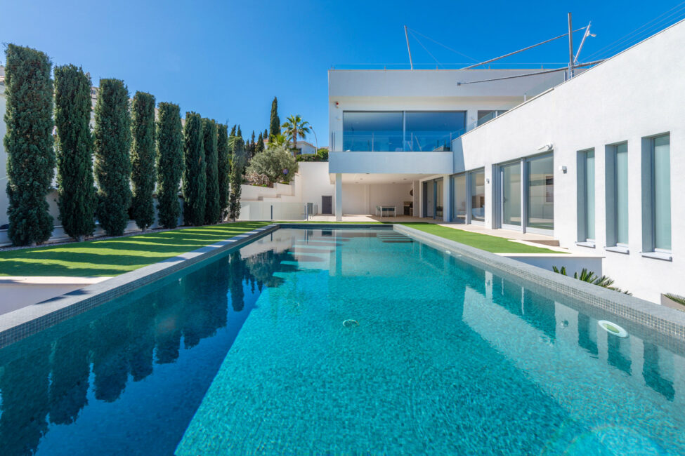 Luxuriöse Villa mit zwei Pools und Meerblick in Nova Santa Ponsa